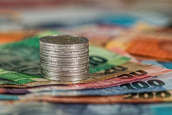 Coins, banknotes, money — "Advanced Strategies for Maximizing Returns with T4Trade CFD Trading"