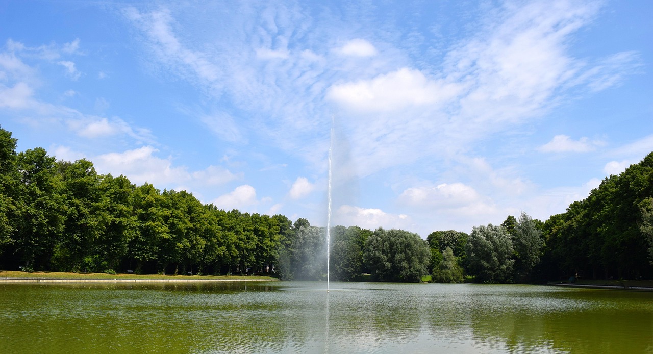 Fontaine, water feature, fountain — Clueless Through the Years: Charm That Never Fades