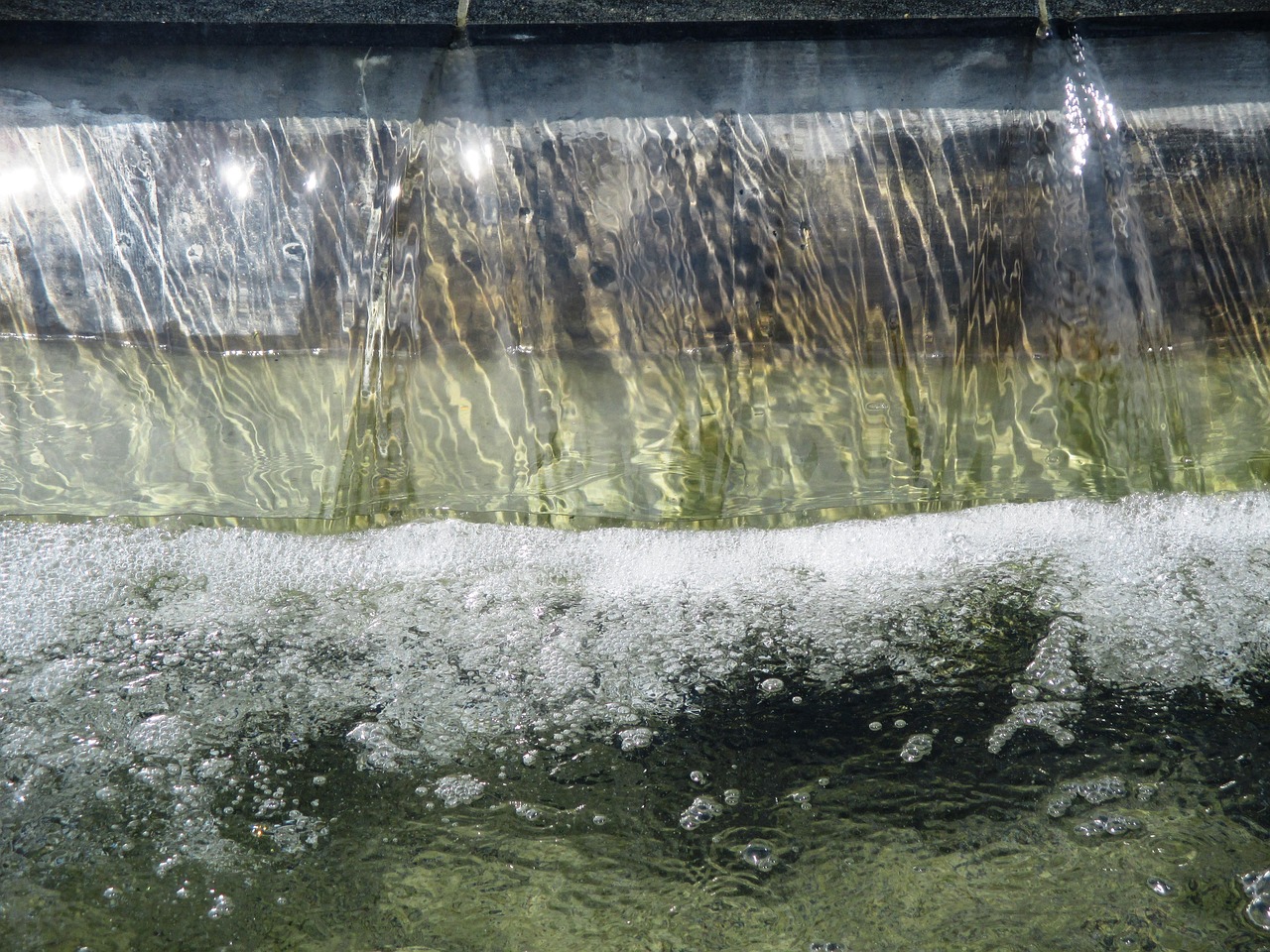 Fountain, water, pool of water — How to Spot the Most Generous Slot Machines
